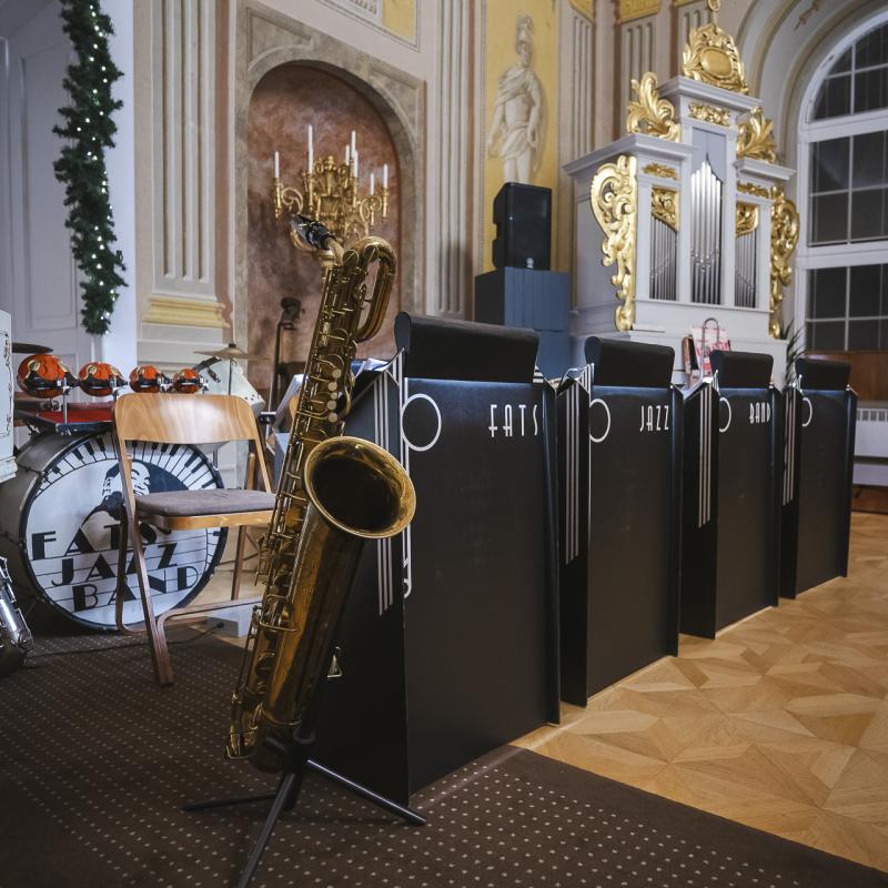 Swingové Vianoce. Vianočný koncert v letohrádku Dardanely v Markušovciach.