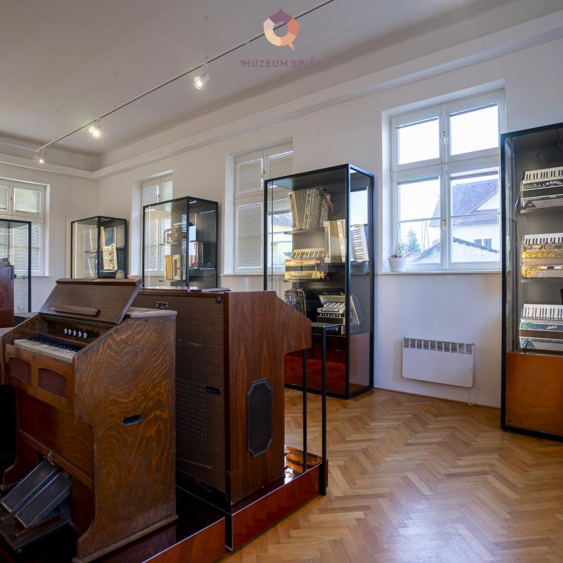 Pohľad do expozície na prízemí. Autor: Vladimír Krempaský