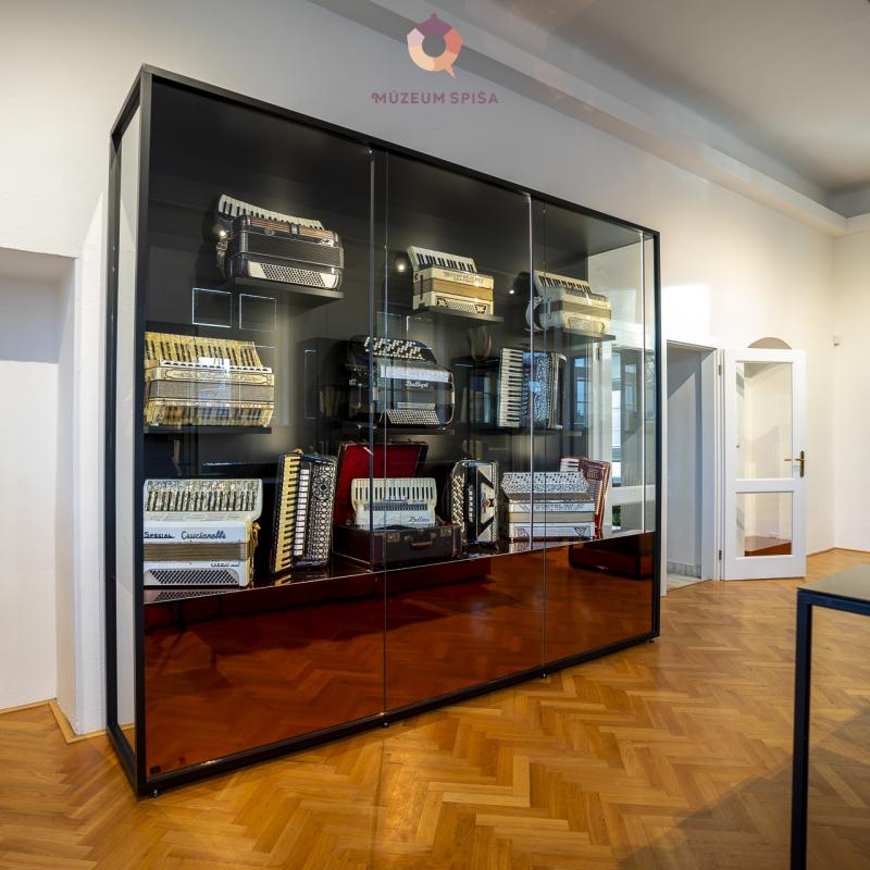 Pohľad do expozície na prízemí. Autor: Vladimír Krempaský