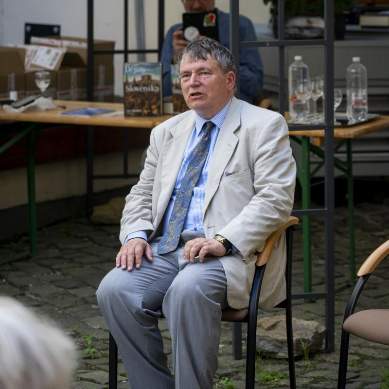 Dvorné dialógy 93- prezentácia novej pbulikácie "Dejiny Slovenska" v Múzeu Spiša.