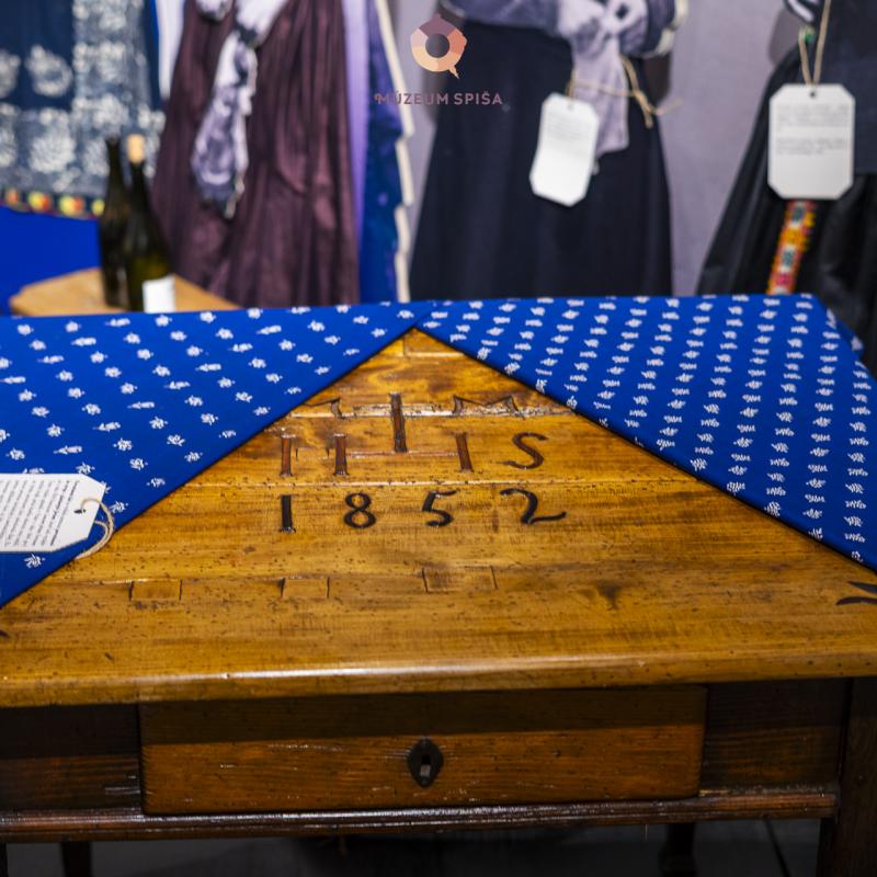 Remeslo má modré dno. Výstava v Múzeu Spiša v Spišskej Novej Vsi