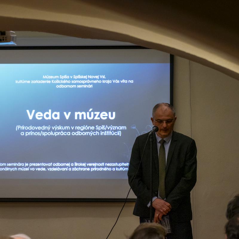Veda v múzeu