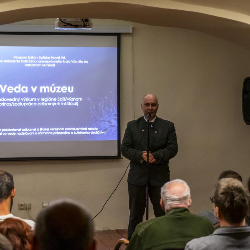 Veda v múzeu